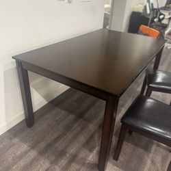Selling Wooden dining/kitchen Table w/ 2 Chairs 