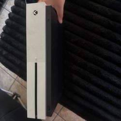 Xbox one with one game cables and controller