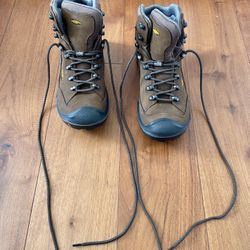 Keen - New Men's 11 (size 10) Hiking Shoes