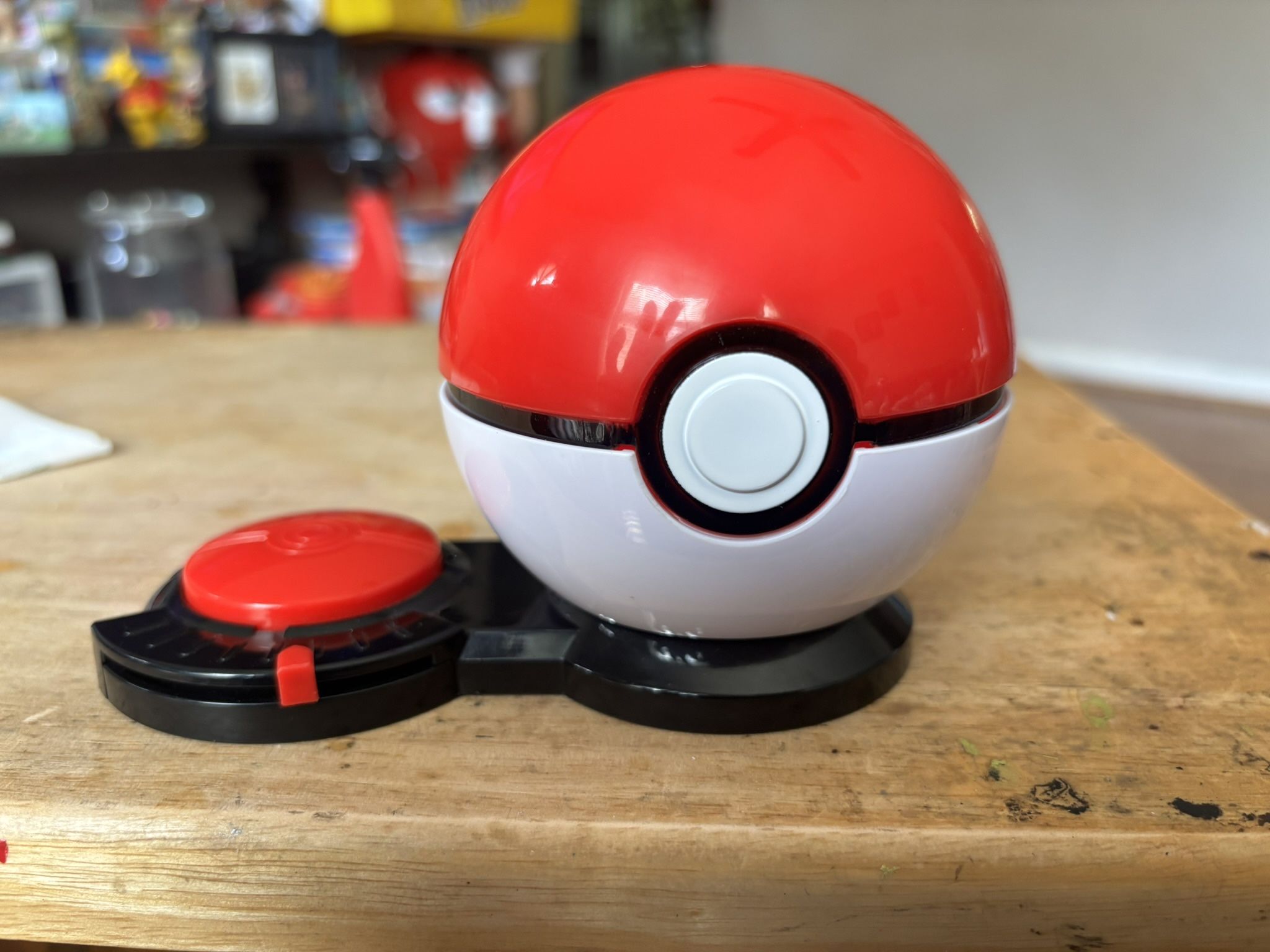 Pokemon Surprise Attack Poke Ball