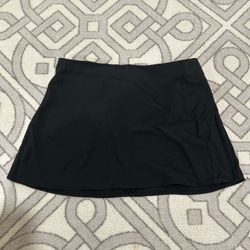 black mini-skirt size xs