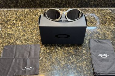 Oakley Romeo x Metal 