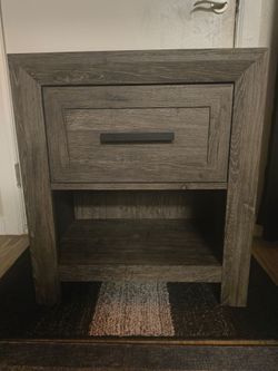24 inch nightstand great shape