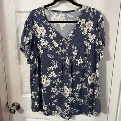Women’s Size 3X Tunic Length Top.  With a floral print Blue background.  Brand new never worn .  Smoke free home 