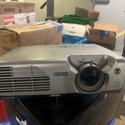 Epson LcD projector (EMP-821