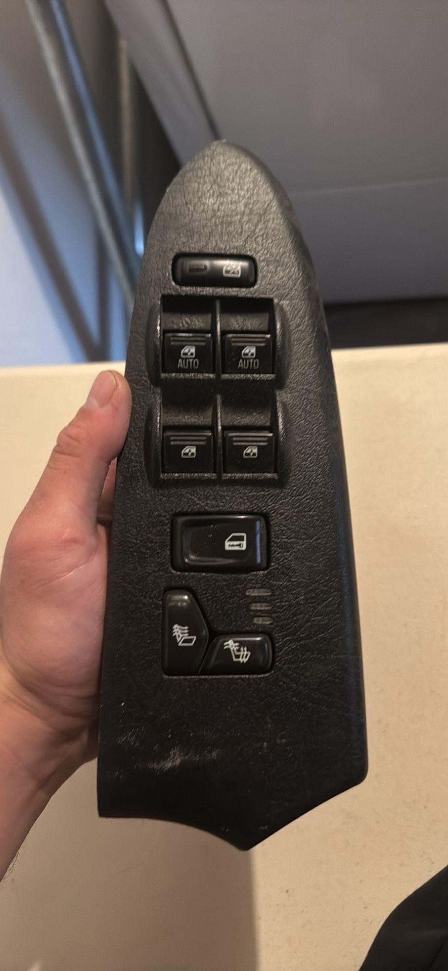 07 Chevrolet Trailblazer SS driver Side Window Main Switch