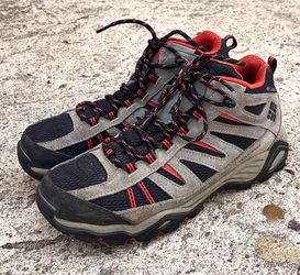COLUMBIA HIKING BOOTS