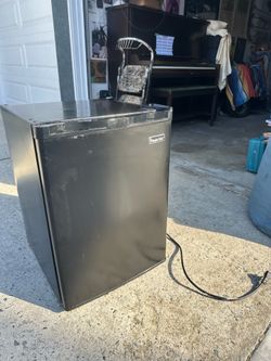Magic Chef  Mini Fridge, refrigerator
