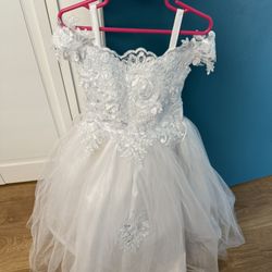 2 White Flower Girls dresses For 6 Year Old And 4 Year Old 