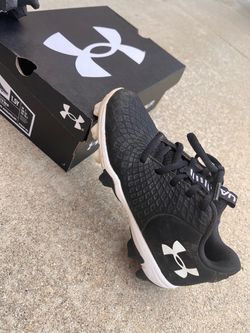 Baseball cleats