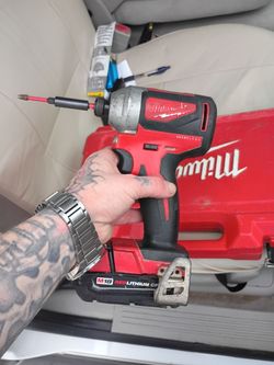 Milwaukee impact with battery