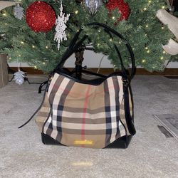 Burberry purse