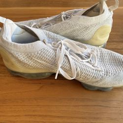 White Nike Vapor Max 