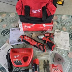 Milwaukee M12 Cordless 1/4 in. Hex Impact Kit with M12 Cordless Multi-Tool & One battery, Charger & bag