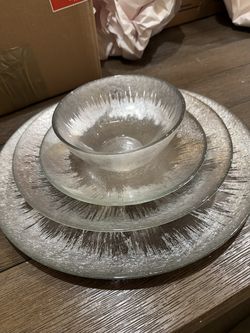 Z Gallerie Silver Starburst Glass Plates – Set of 24 – Excellent Condition