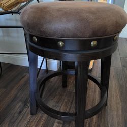 Swivel Bar Stool Chairs – Set of 2 (Great Condition!)