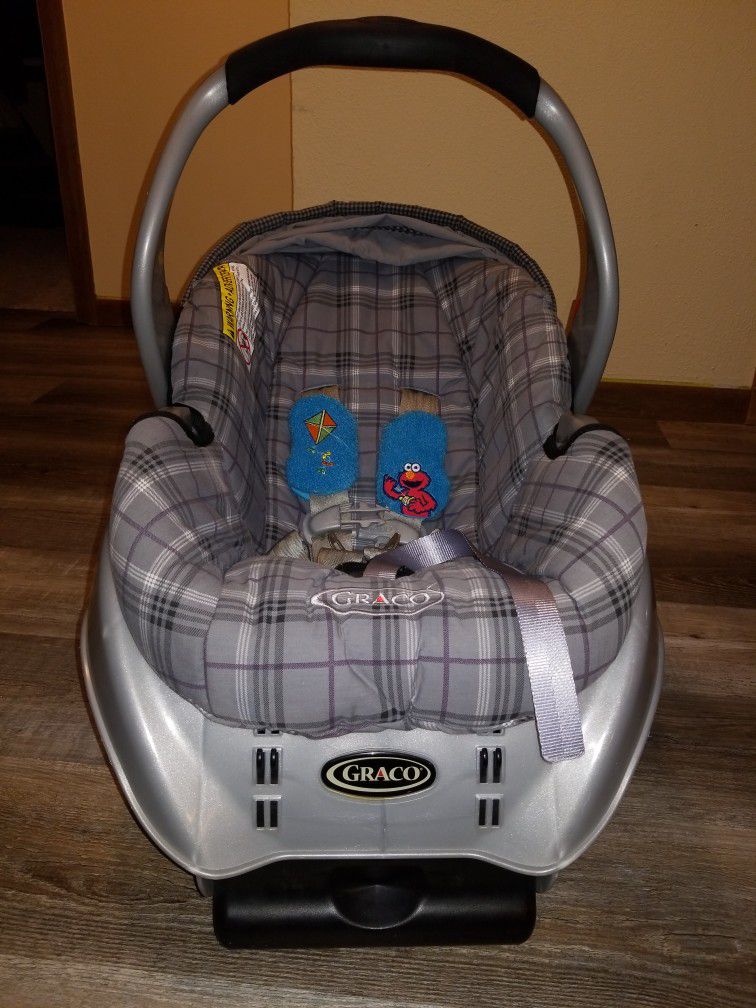 Infant Car Seat With 2 Bases (Make Offer)