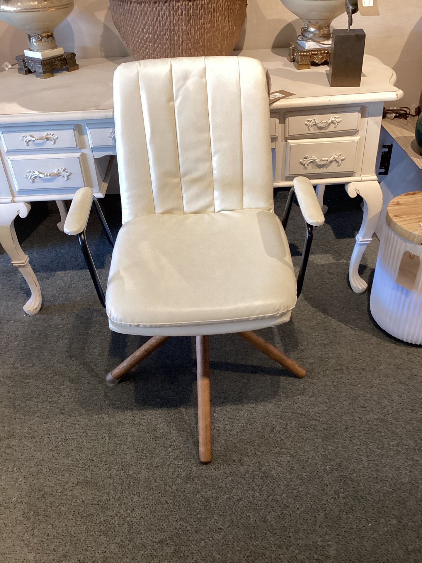 White Faux Leather Swivel Desk Chair W/ Arm Rest SKU SEPXLR