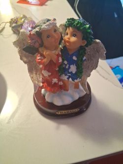 Vintage Hawaii Angel Couple Figurine – Chiefly Co. Ltd. S2620
Beautiful Hawaiian souvenir figurine featuring two adorable angel/fairy children wearing