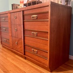 Vintage Mid Century Modern 9 Drawer Dresser Circa 1950