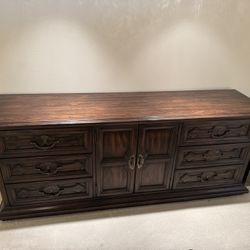 Henredon Dresser, Nightstands, and matching mirror