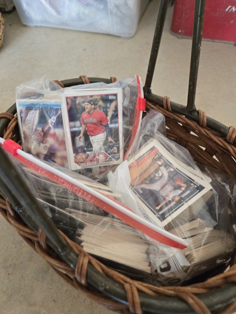 Vintage Assortment of Baseball Cards 