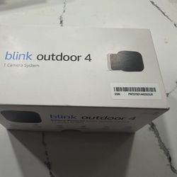 Blink Outdoor 4 Wireless Security Camara with sync module