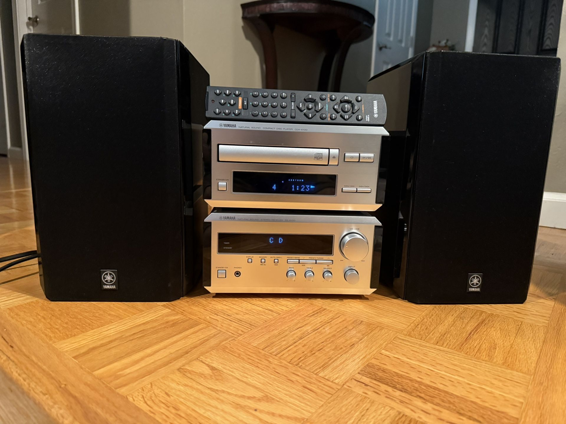  Yamaha Stereo System W/Bluetooth (Excellent Condition)   