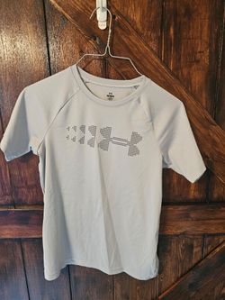 Under Armour Athletic T-Shirt Size Medium