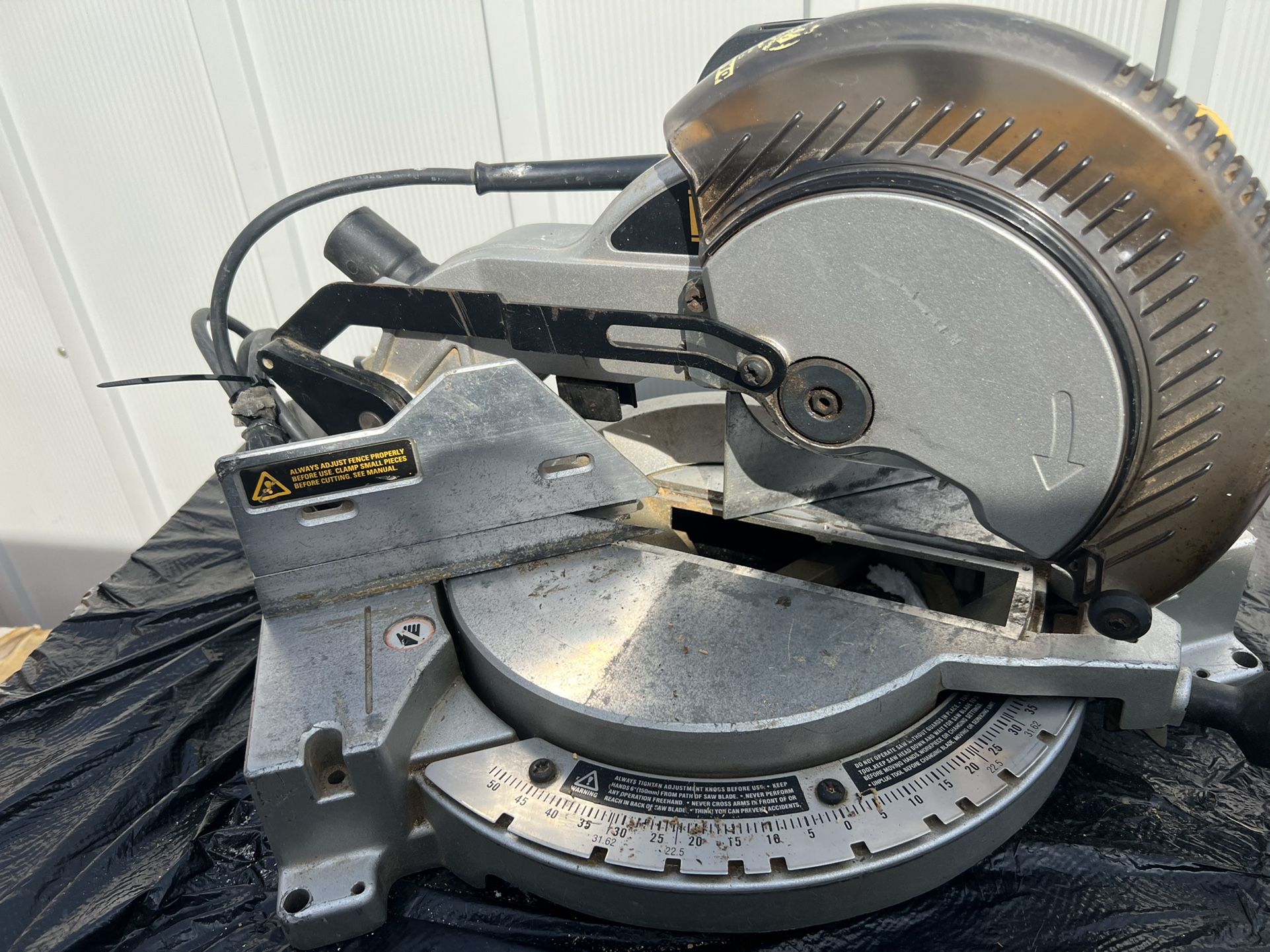 DEWALT DW703 Heavy Duty 10-Inch Compound Miter saw