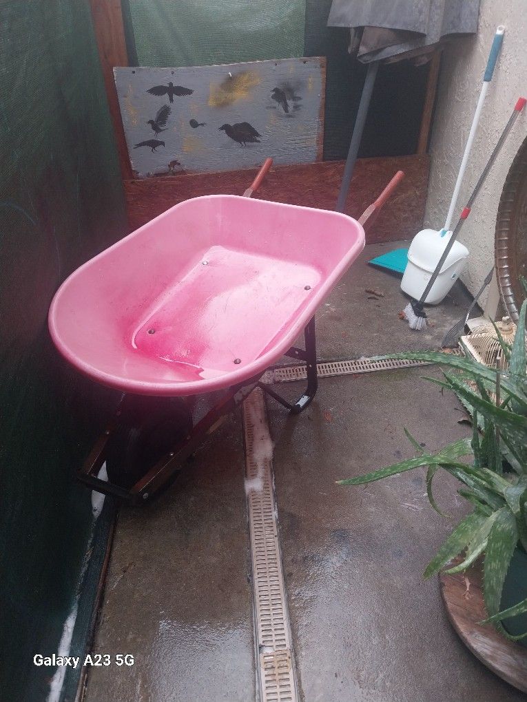 TRUE TEMPER WHEEL BARROW