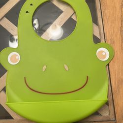 Silicone Green Froggy Bib With adjustable neck hole and Crum catcher lip