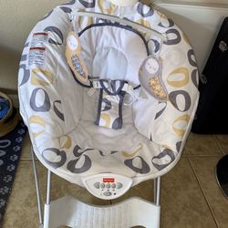 Fisher Price Vibrating Bouncey Seat + Music + Mobile Birds