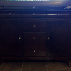TV Dresser/Dressers & Desk 