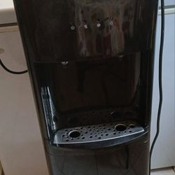 PRIMO 5GAL WATER DISPENSER- GREAT HOT/ COLD WATER