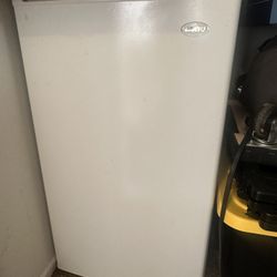 Sanyo Mini Fridge 