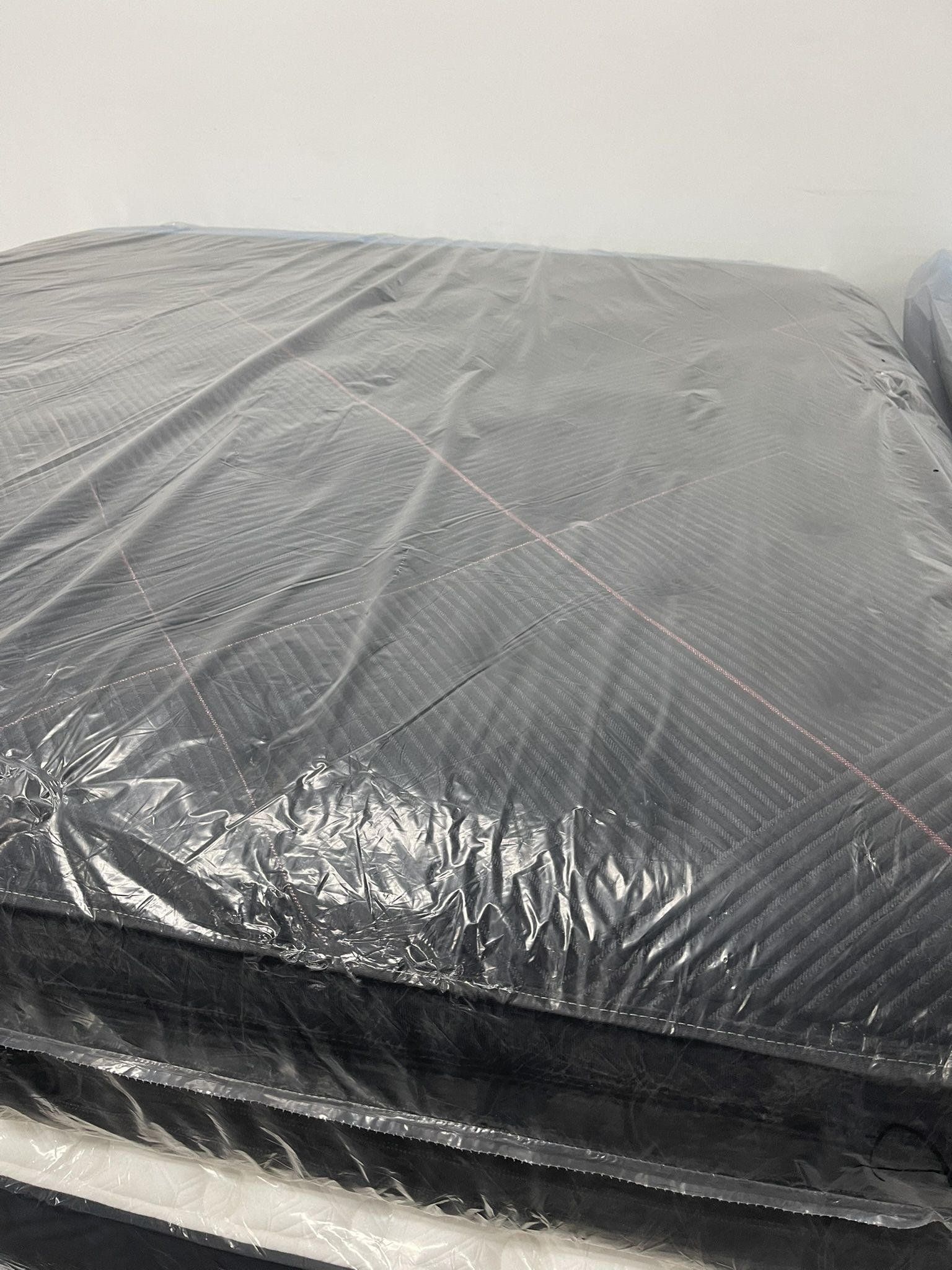 QUEEN SIZE BEAUTYREST BLACK ON SALE $799