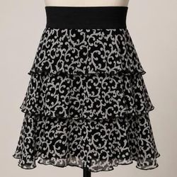 White House Black Market Black and White Ruffle Layered Skirt Size Large