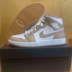 Nike Air Jordan 1 Mid Tan Gum White Size 9 Brand New 