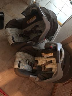 Graco Car seats with clicker connectors. Great condition.