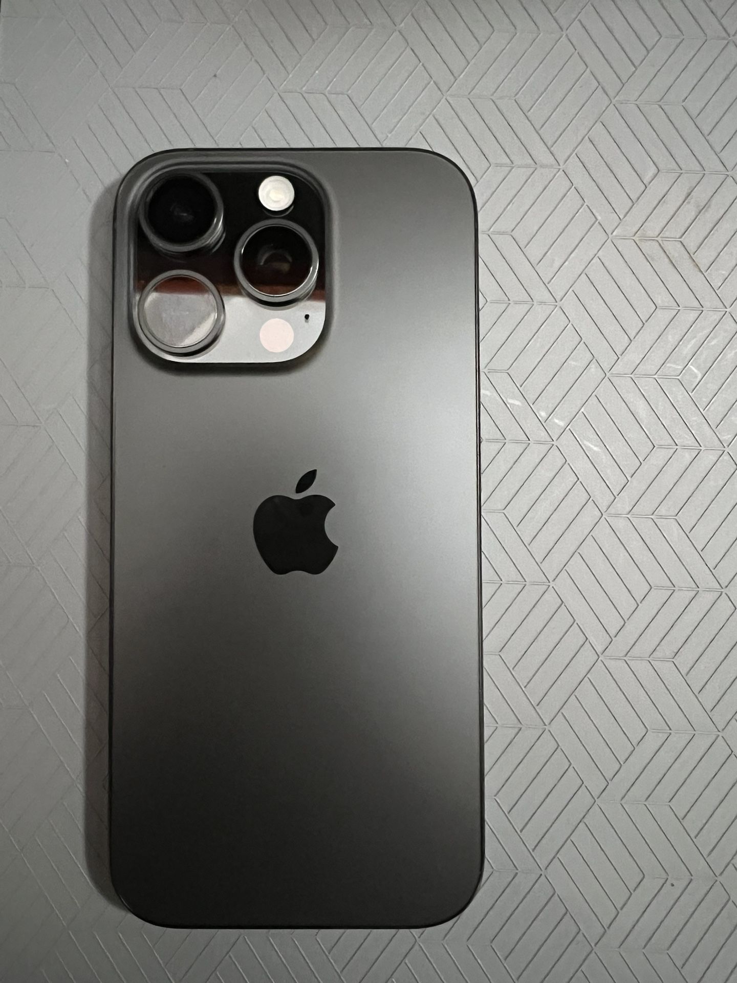 iPhone 16 Pro black titanium 1.02TB, Unlocked