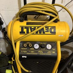 Dewalt 4.5 Gallon Portable Compressor