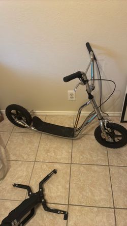 Cool lil retro scooter