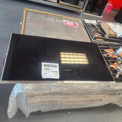 Thermador 36 Inch Electric Cooktop Tiny Dent On Trim 