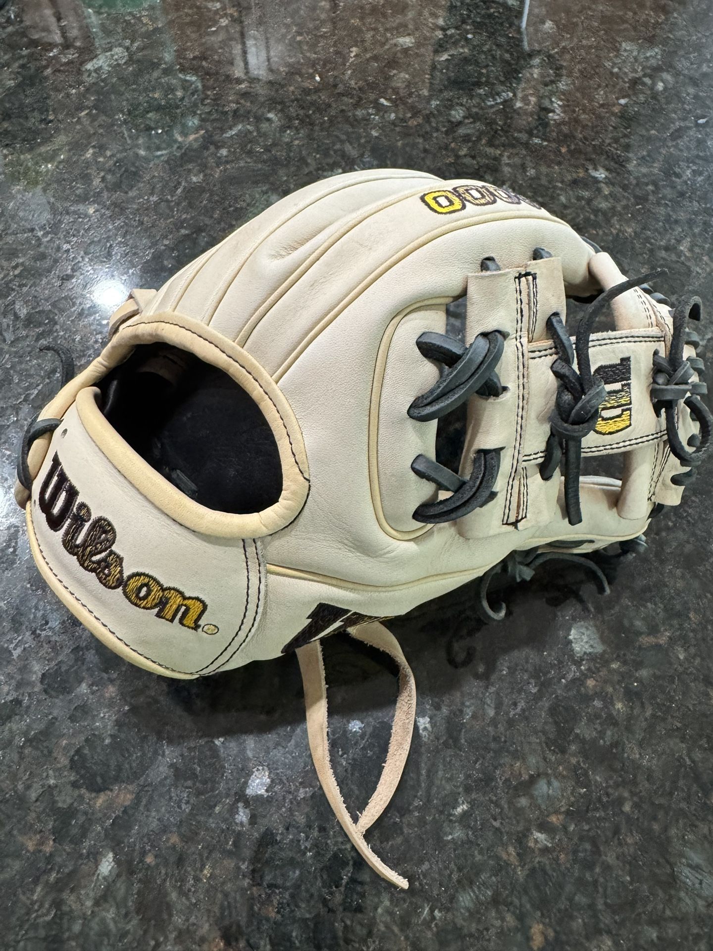 Wilson A200 - Like New