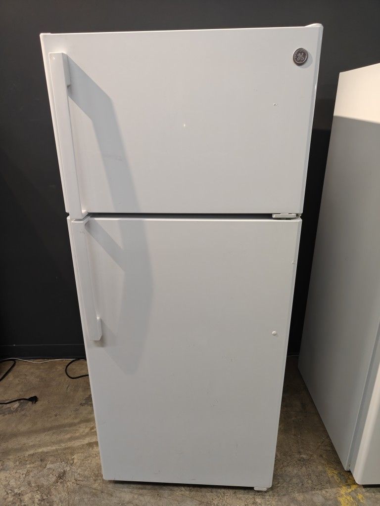 GE 28inch top freezerrefrigerator