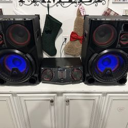 LG XBOOM 3500W Hi-Fi Entertainment System with Bluetooth® Connectivity