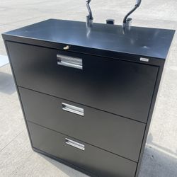 File Cabinet With Keys