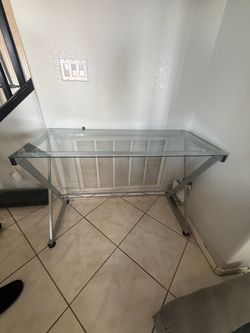 Glass table - Need gone today $ 20