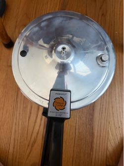 Presto pressure cooker (4 qt)